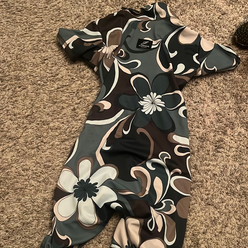 JLorraine designs small romper